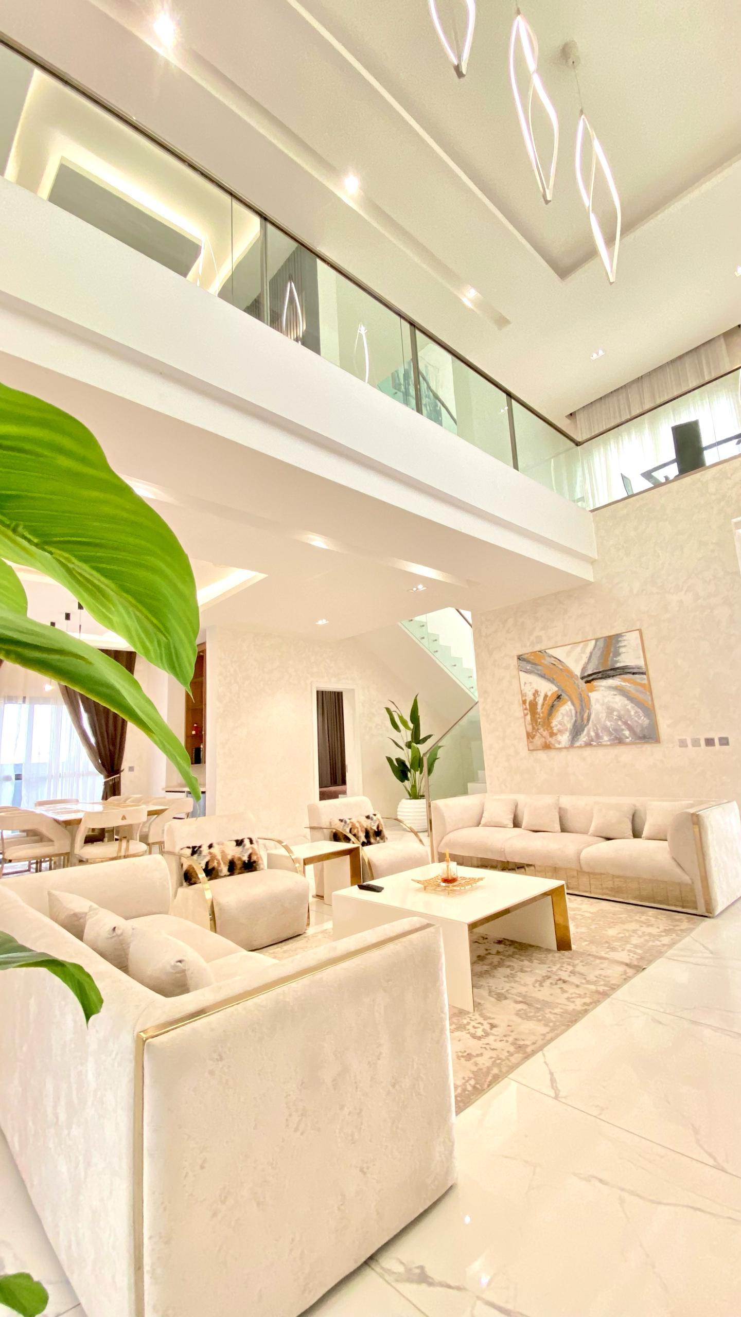 5 bedroom detached home with snooker, gym, swimmingpool, rooftop terrace and sea view