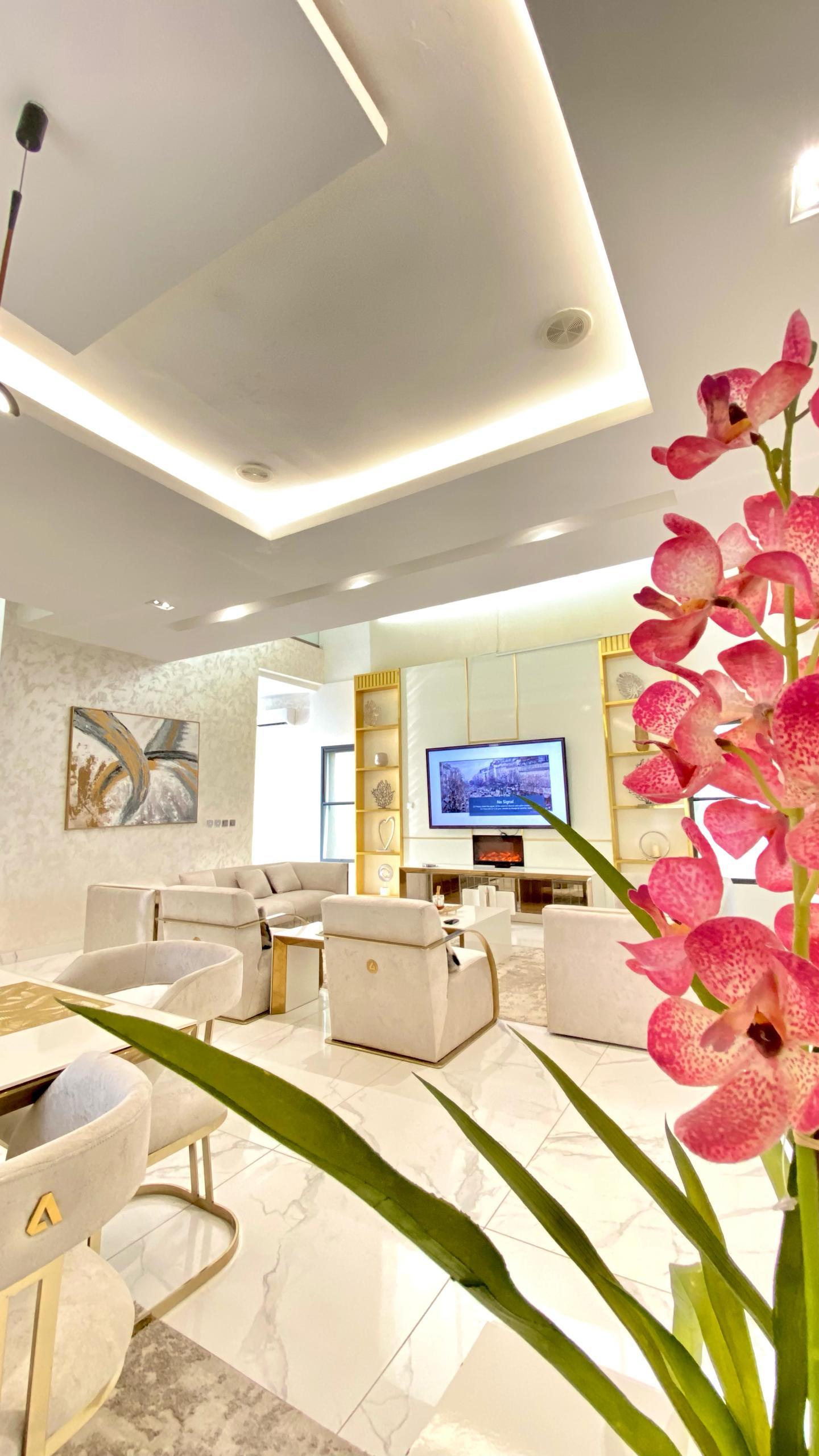 5 bedroom detached home with snooker, gym, swimmingpool, rooftop terrace and sea view photo 10