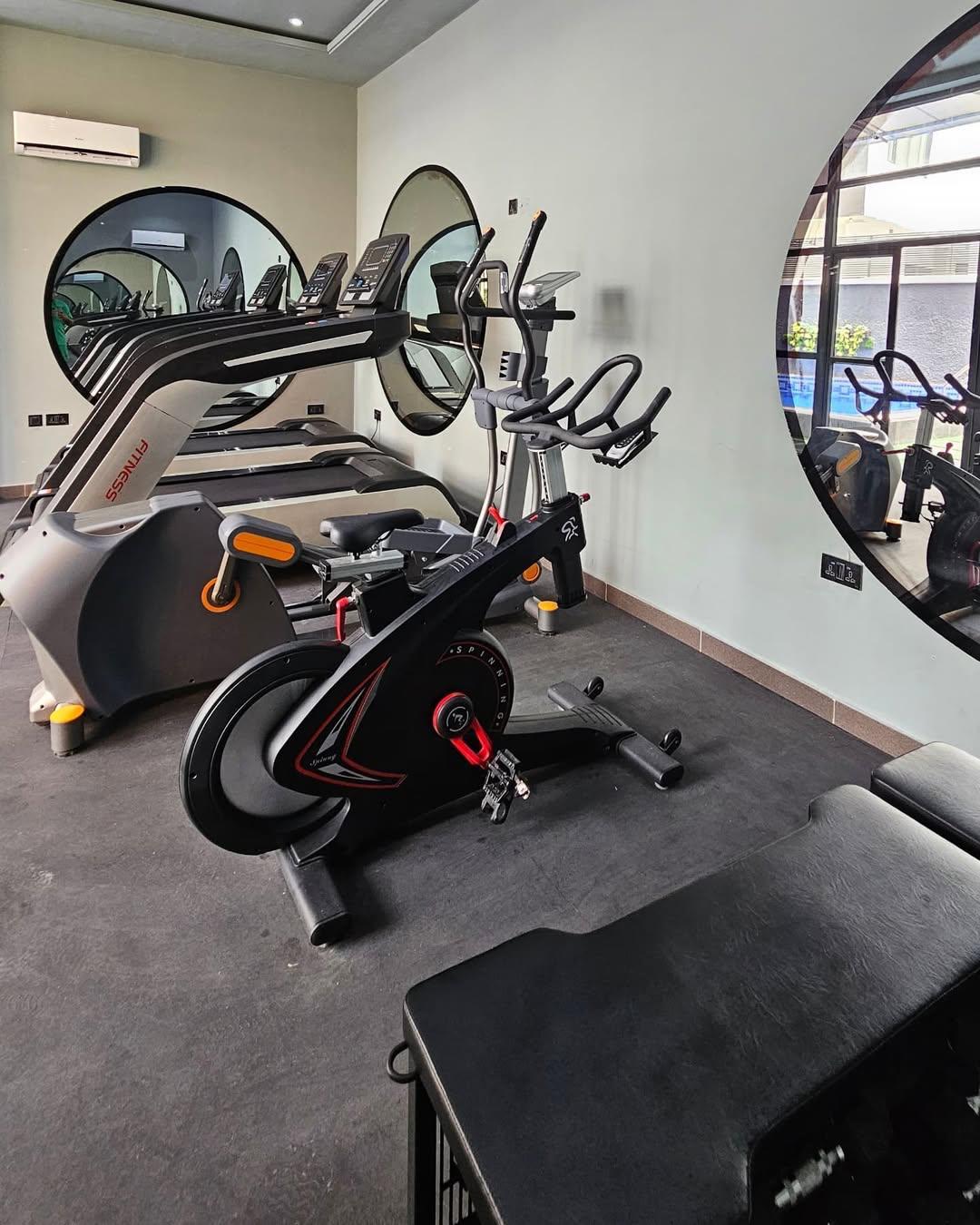 Luxury One Bedroom Apartment with pool and gym.. photo 11