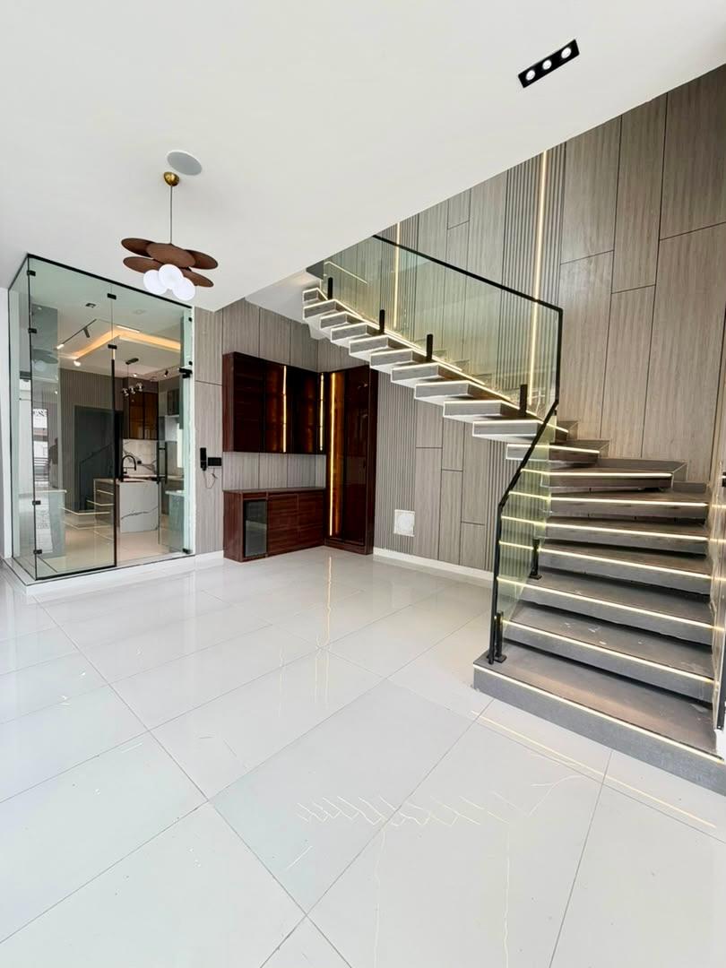 Now Available | Exquisite 5-Bedroom Detached Home +Bq, Swimming pool, cinema and gym photo 7
