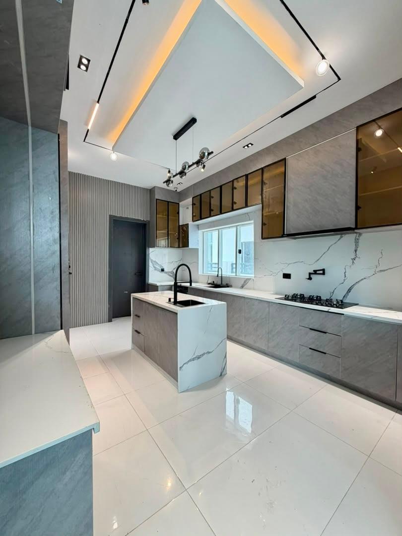Now Available | Exquisite 5-Bedroom Detached Home +Bq, Swimming pool, cinema and gym photo 5