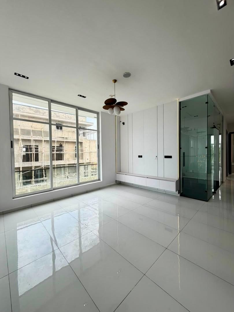 Now Available | Exquisite 5-Bedroom Detached Home +Bq, Swimming pool, cinema and gym photo 8