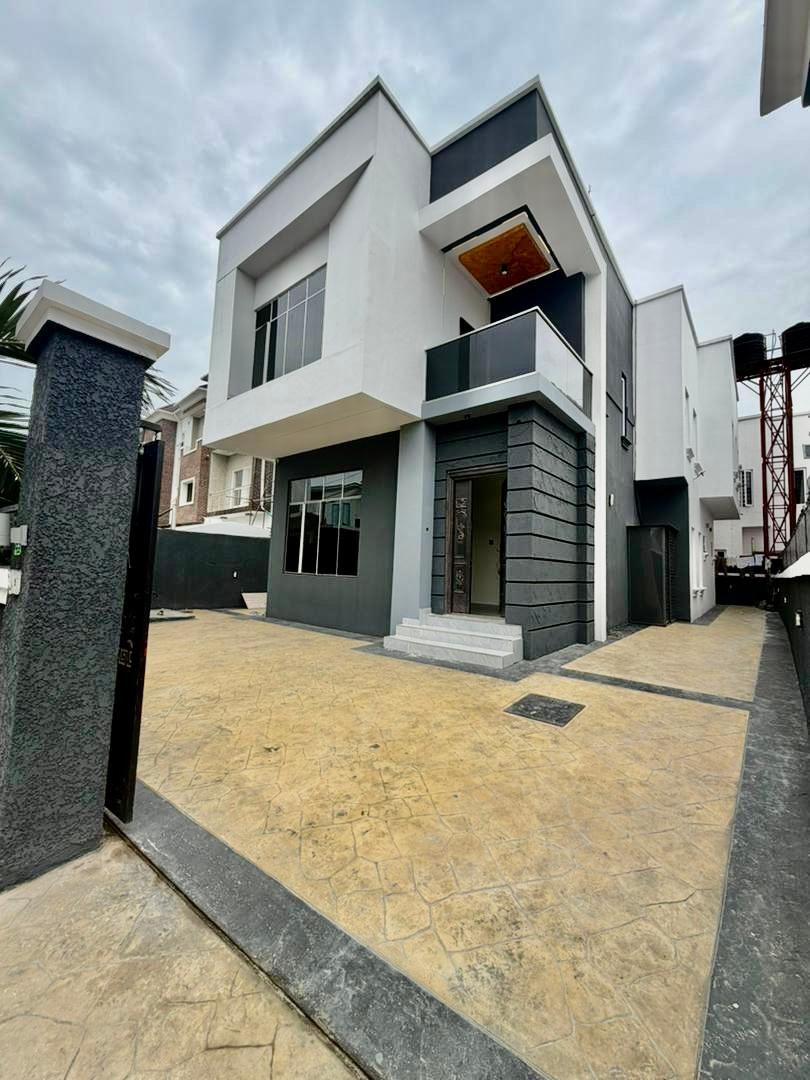 TASTEFULLY FINISHED FULLY DETACHED DUPLEX WITH BQ