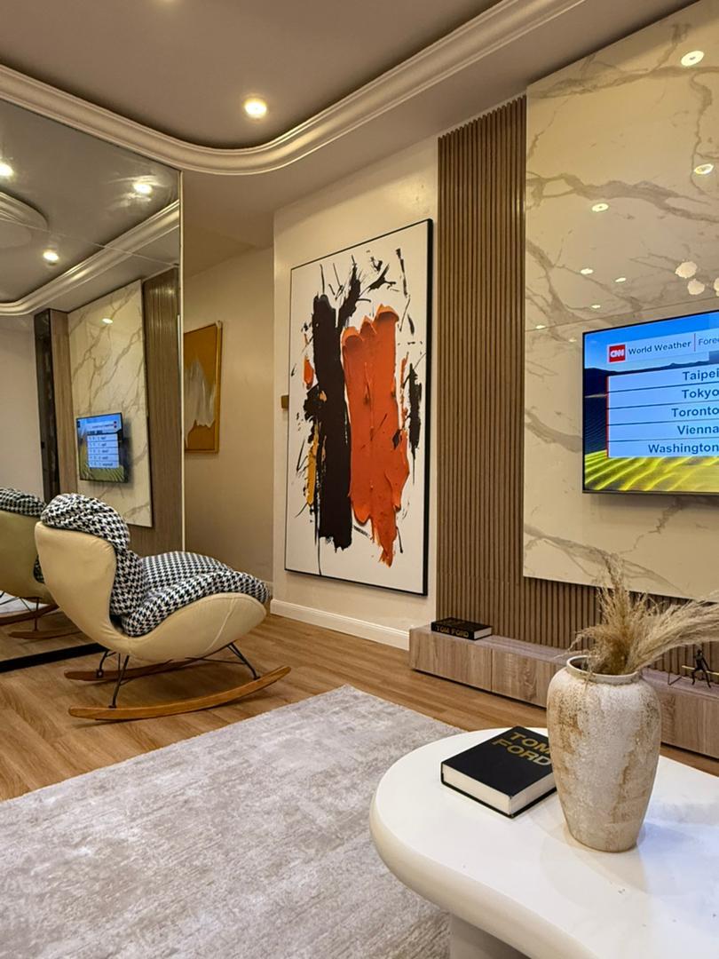 Treat yourself to a relaxing and heartfelt experience in our luxury 1 Bedroom Shortlet Apartment. photo 2