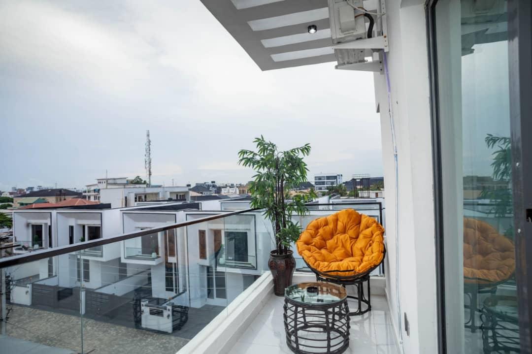 Experience maximum comfort in our modern 1/2 bedroom city view apartment with a PS5, swimming pool, gym and 2 spacious balconies photo 15
