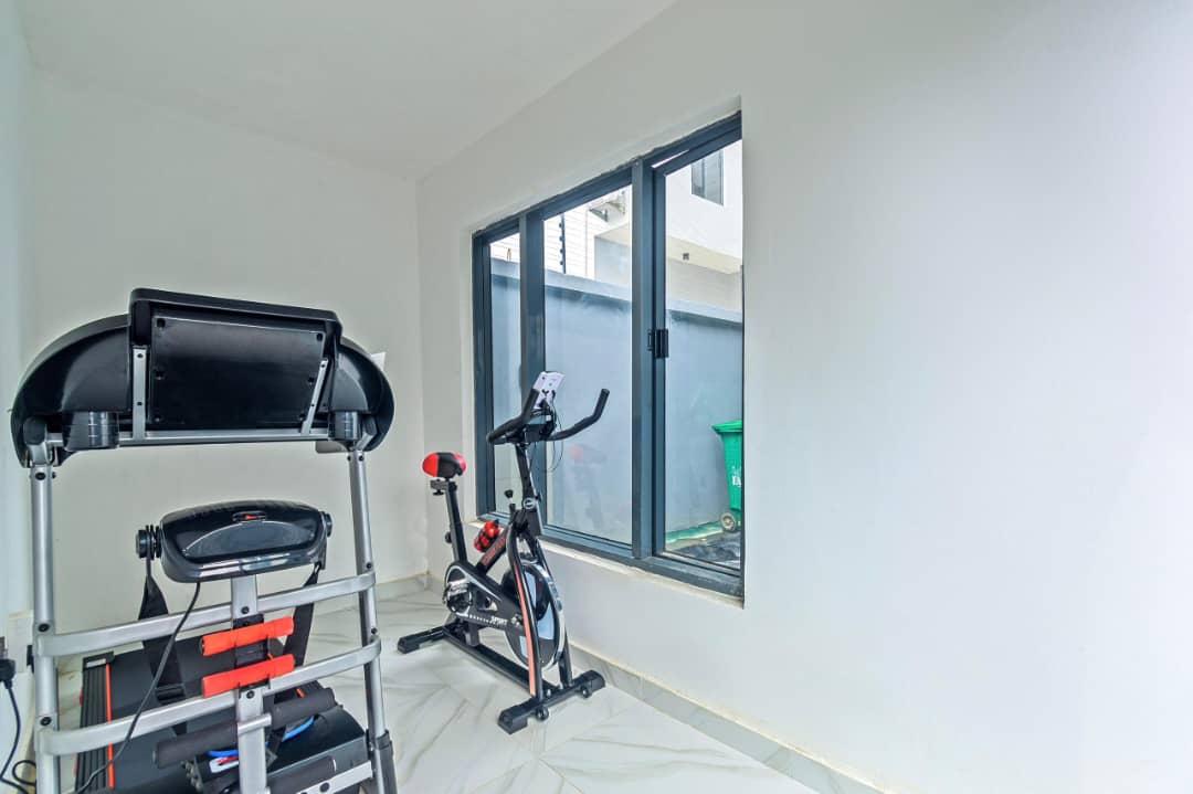 Experience maximum comfort in our modern 1/2 bedroom city view apartment with a PS5, swimming pool, gym and 2 spacious balconies photo 20