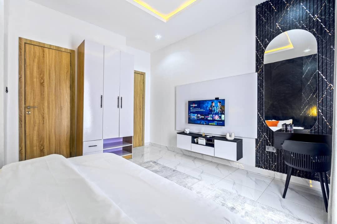 Experience maximum comfort in our modern 1/2 bedroom city view apartment with a PS5, swimming pool, gym and 2 spacious balconies photo 12
