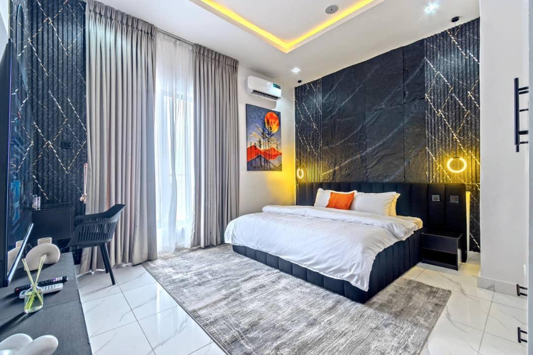 Experience maximum comfort in our modern 1/2 bedroom city view apartment with a PS5, swimming pool, gym and 2 spacious balconies photo 11