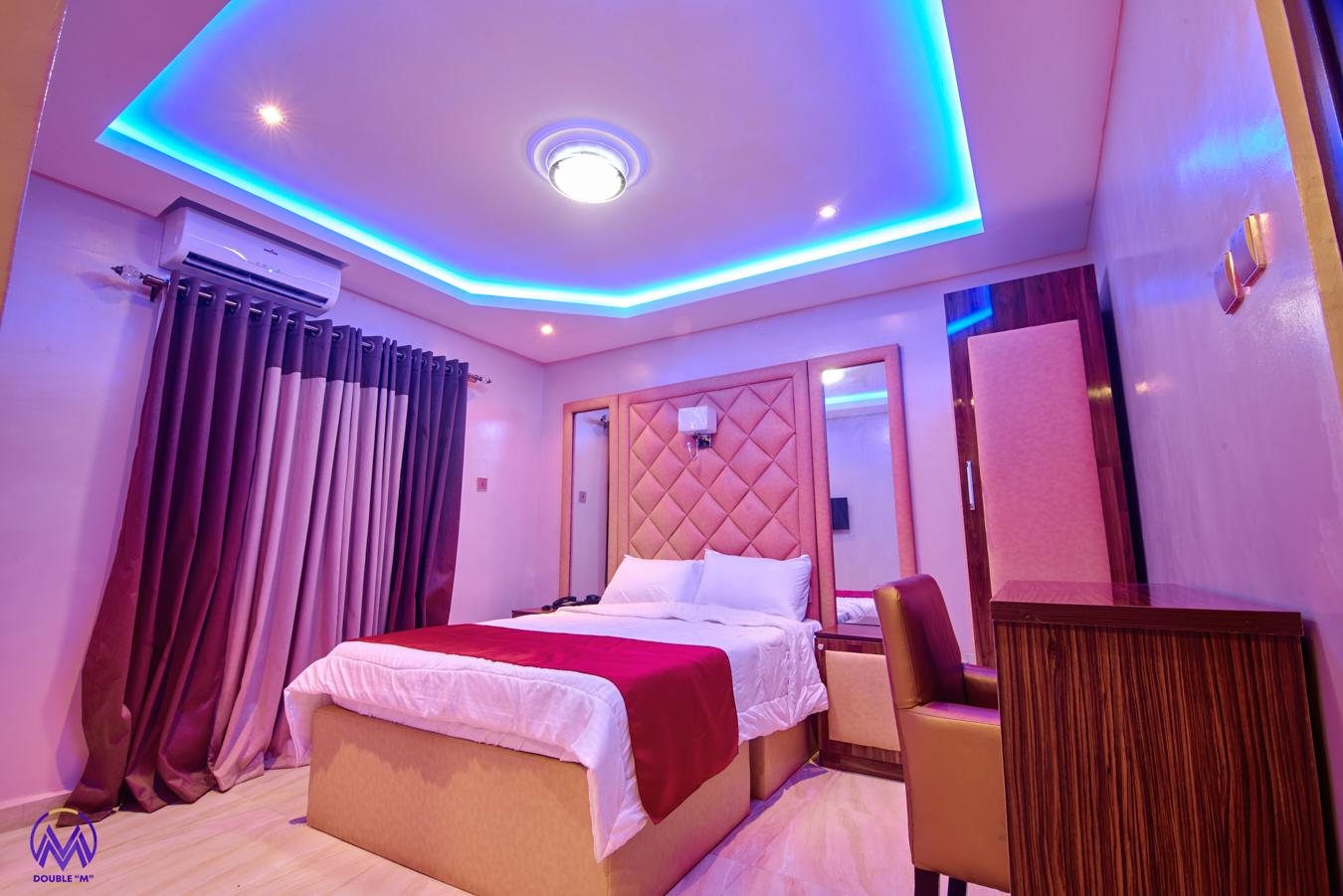 Golden Exquisite Room