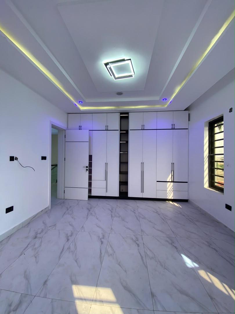 Beautifully Built 5 Bedroom Fully Detached Duplex Plus Bq photo 2