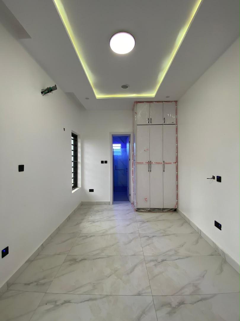 Beautifully Built 5 Bedroom Fully Detached Duplex Plus Bq photo 3
