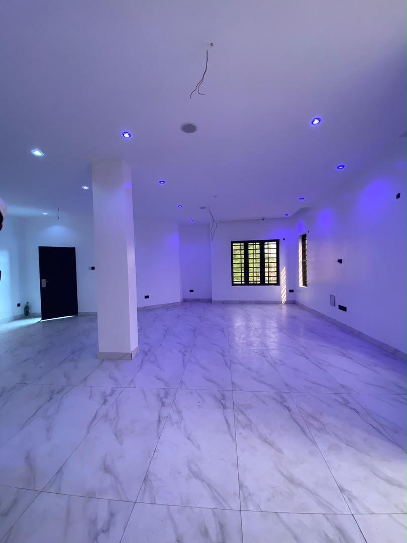 Beautifully Built 5 Bedroom Fully Detached Duplex Plus Bq photo 4