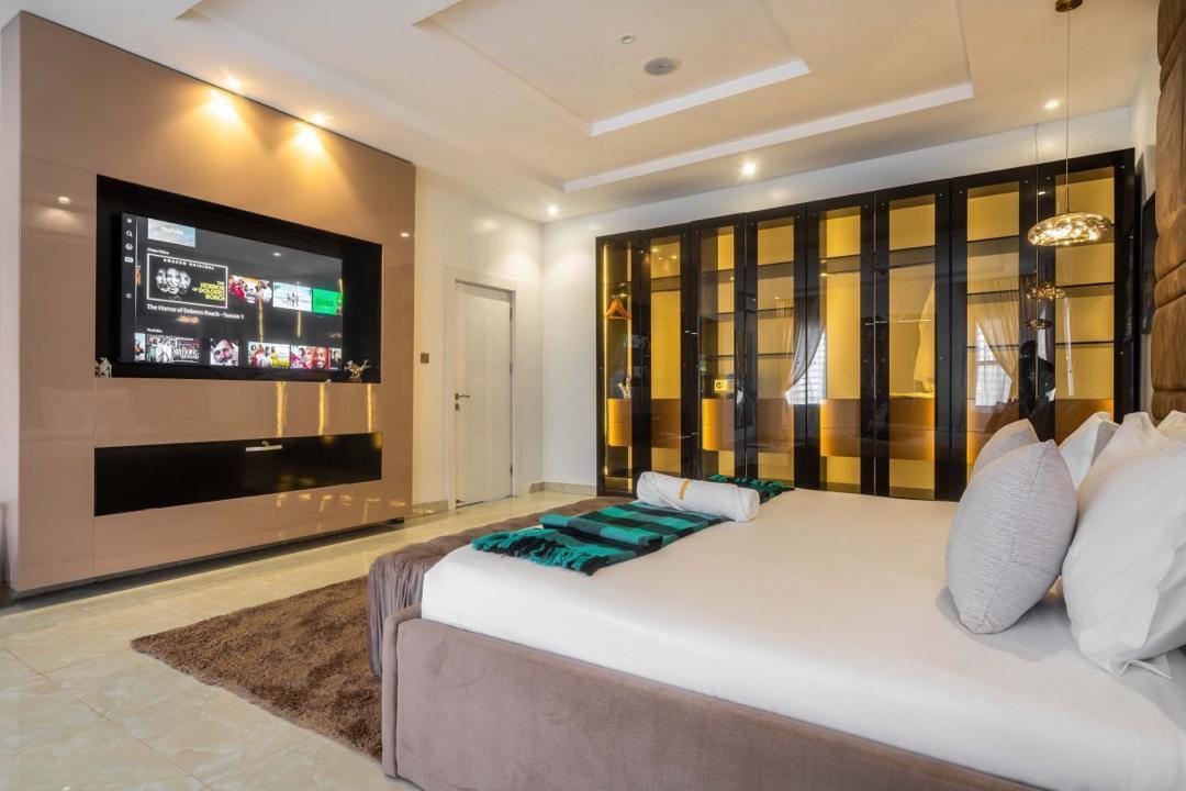 Five bedroom fully detached duplex available (preferable for long stays) photo 13
