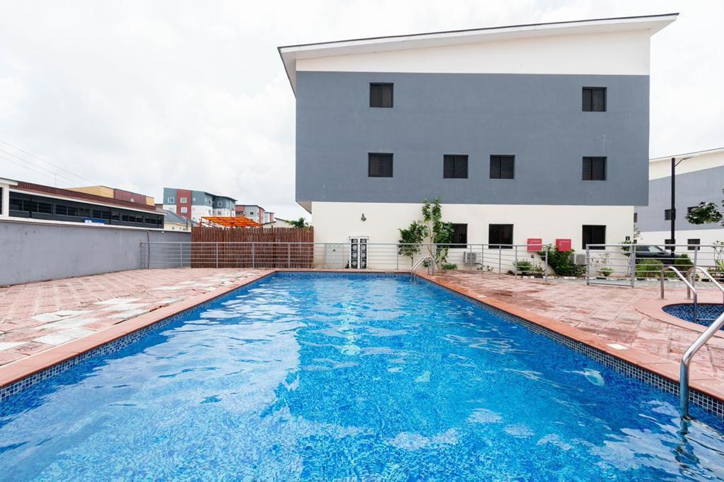 *3 Units of brand new Lovely & Cozy STUDIO apartment with Balcony, Alexa,Swimming pool & Gym*