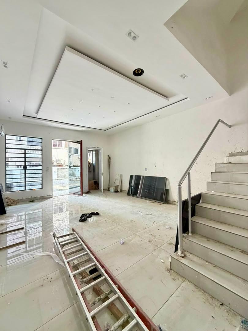 A Masterpiece in Modern Living, 4 Bedroom Terraced Duplex photo 2