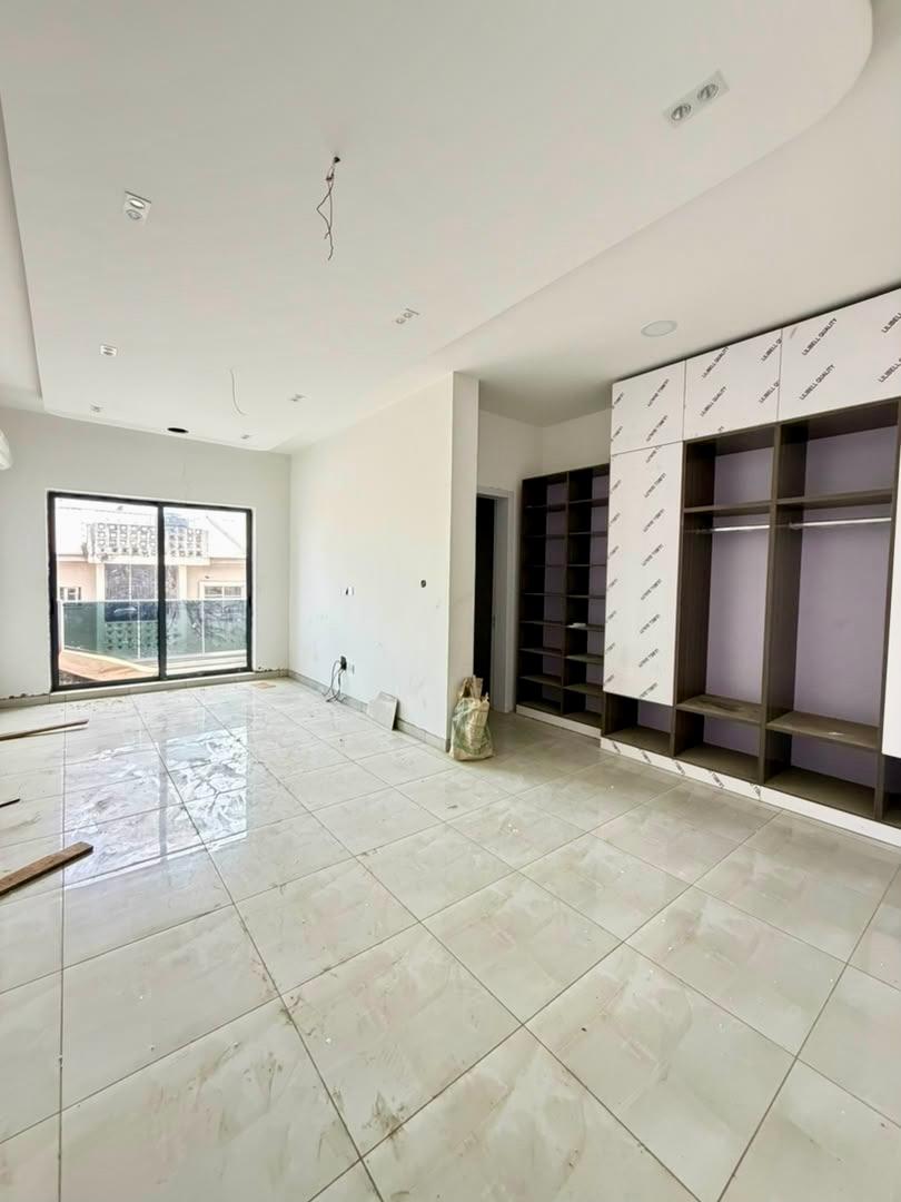 A Masterpiece in Modern Living, 4 Bedroom Terraced Duplex photo 8