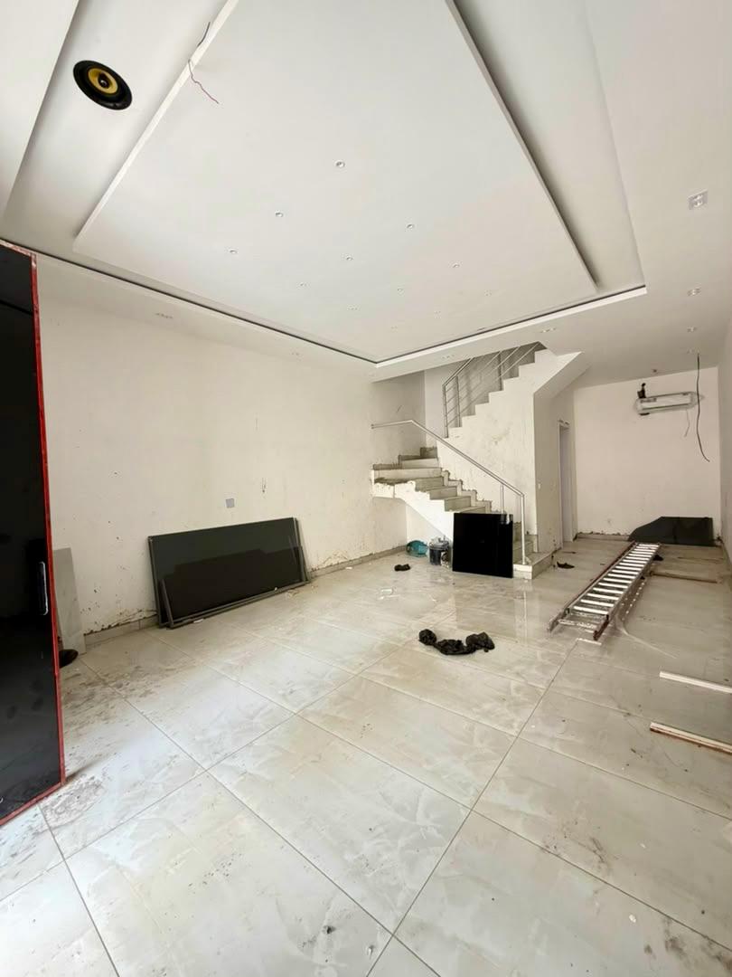 A Masterpiece in Modern Living, 4 Bedroom Terraced Duplex photo 3