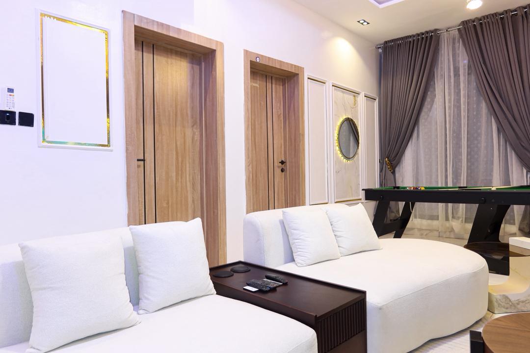 Welcome to our Newest 2-bedroom shortlet apartment, where modern comfort, stylish interiors, and premium amenities meet affordable pricing 😉
*EBONY photo 18