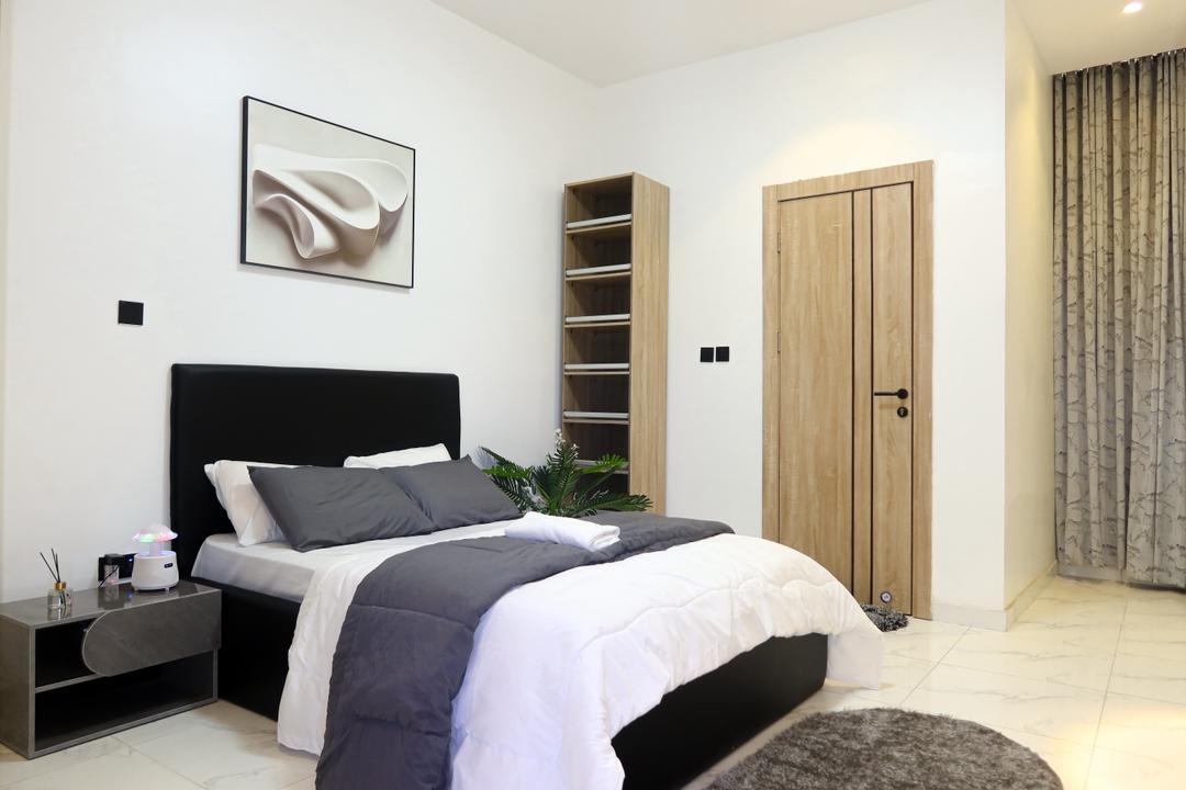 Welcome to our Newest 2-bedroom shortlet apartment, where modern comfort, stylish interiors, and premium amenities meet affordable pricing 😉
*EBONY photo 17