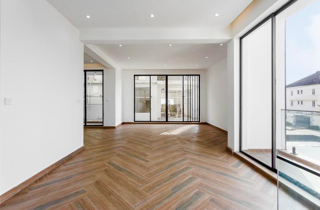 Tastefully Built 4 Bedroom Terrace and BQ photo 3