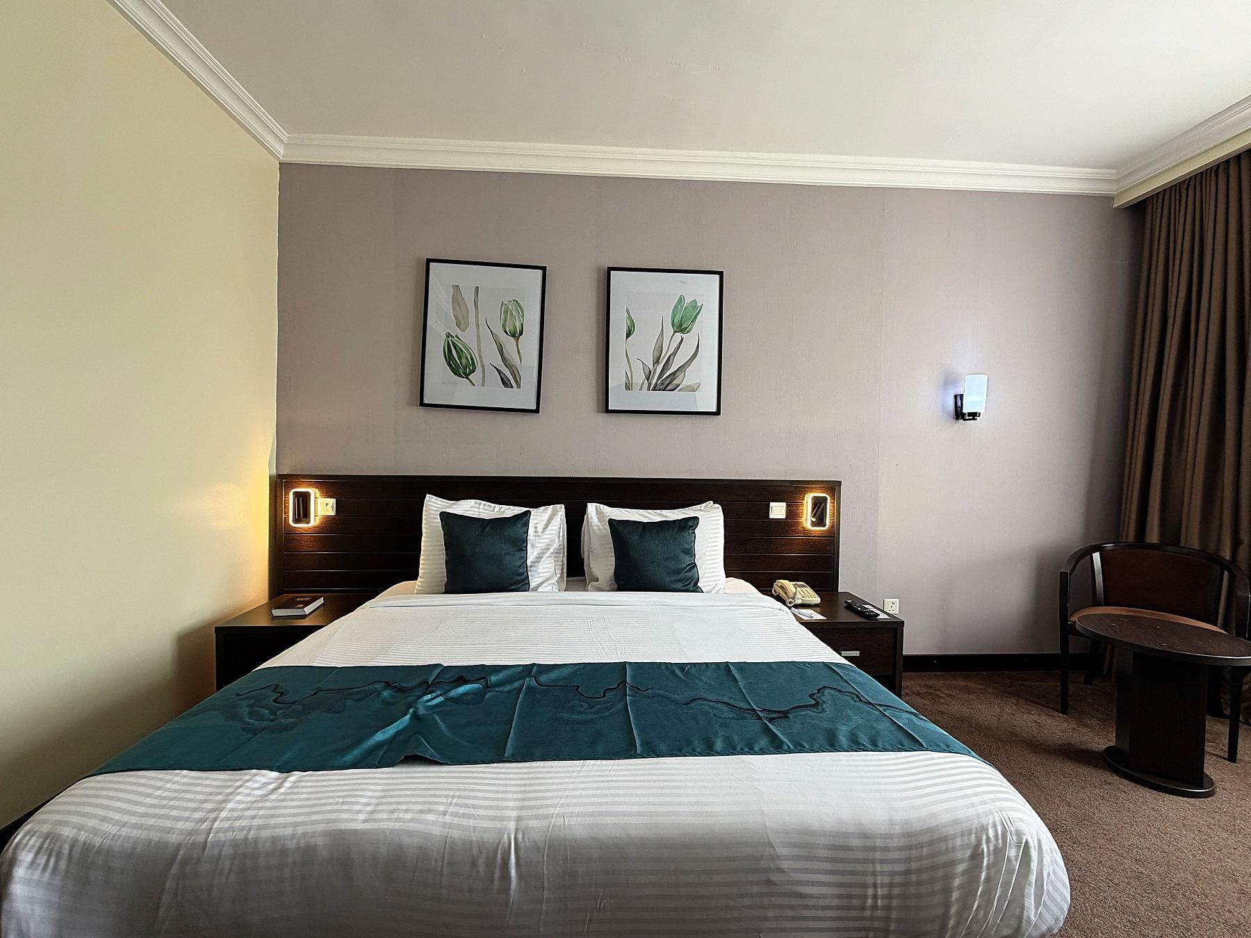 Deluxe Room Golden Tulip Ibadan