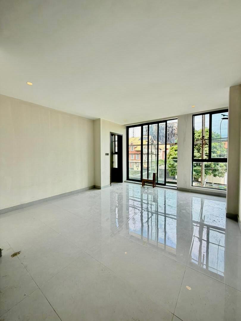 SPACIOUS & NEWLY BUILT 2 BEDROOM APARTMENT photo 8
