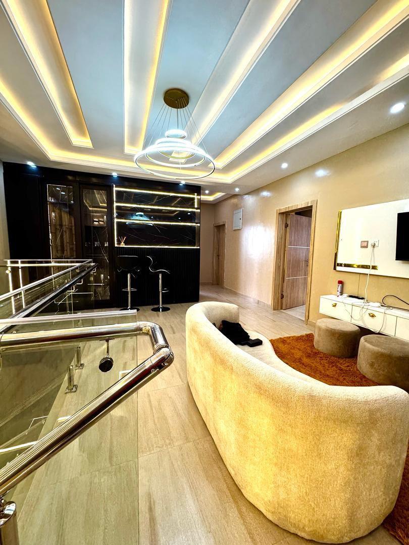 4 bedroom Waterfront Maisonette apartment photo 9