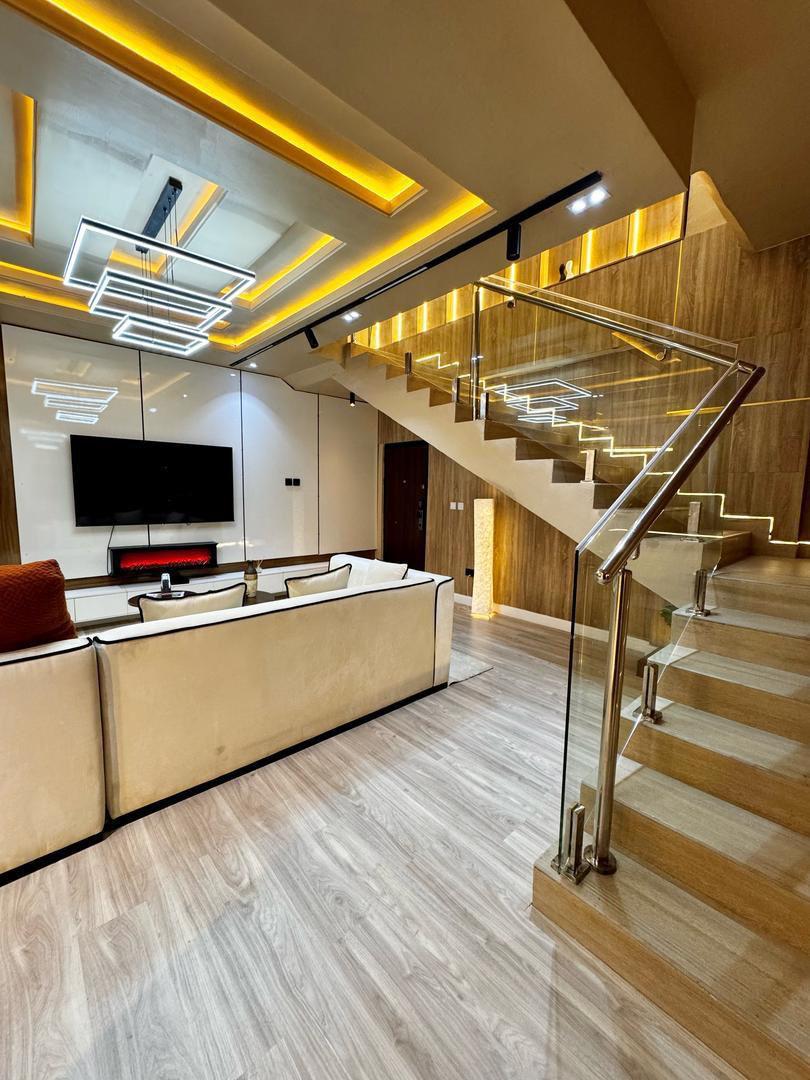 4 bedroom Waterfront Maisonette apartment photo 2