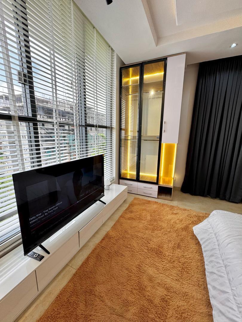4 bedroom Waterfront Maisonette apartment photo 13