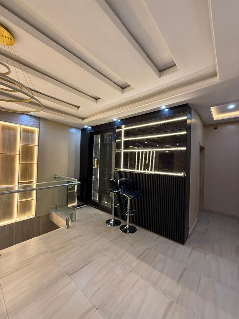 4 bedroom Waterfront Maisonette apartment photo 11