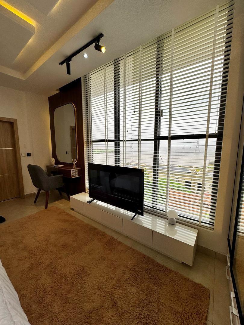 4 bedroom Waterfront Maisonette apartment photo 16