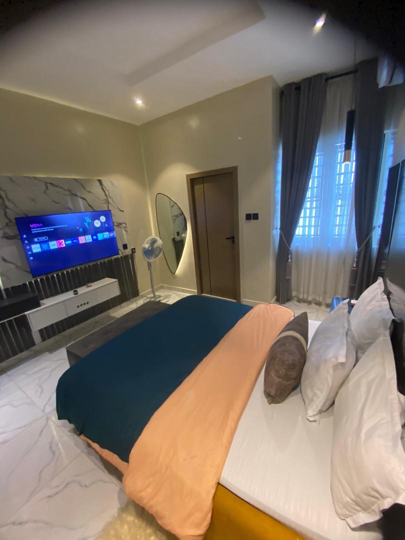 Brownie*
LUXURY 3-BEDROOM APARTMENT WITH POOL | Ikate Lekki. photo 8
