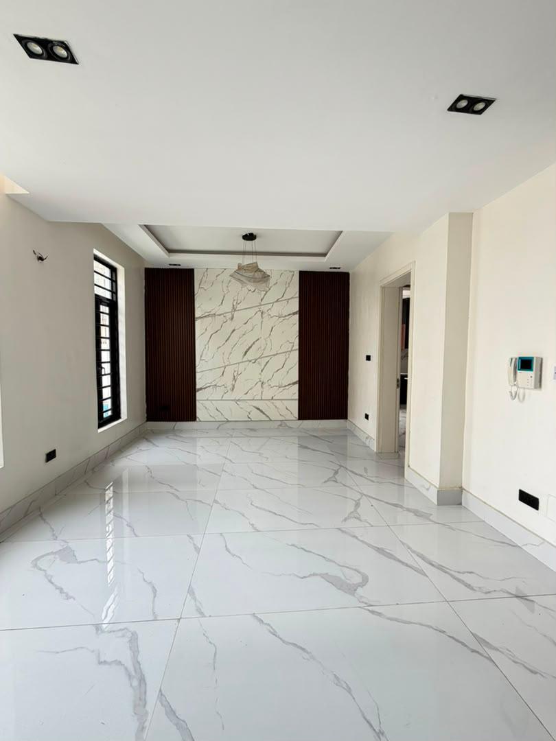 Contemporary 5-Bedroom Detached Residence with Cinema & Pool photo 4