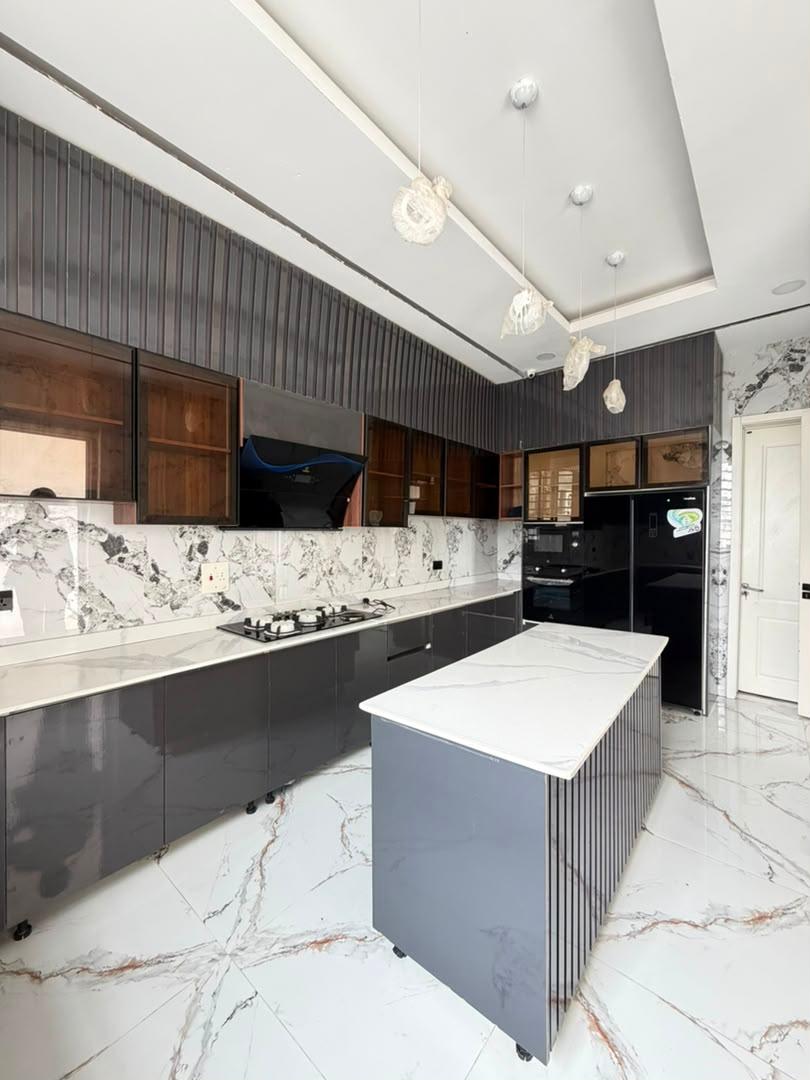 Contemporary 5-Bedroom Detached Residence with Cinema & Pool photo 6