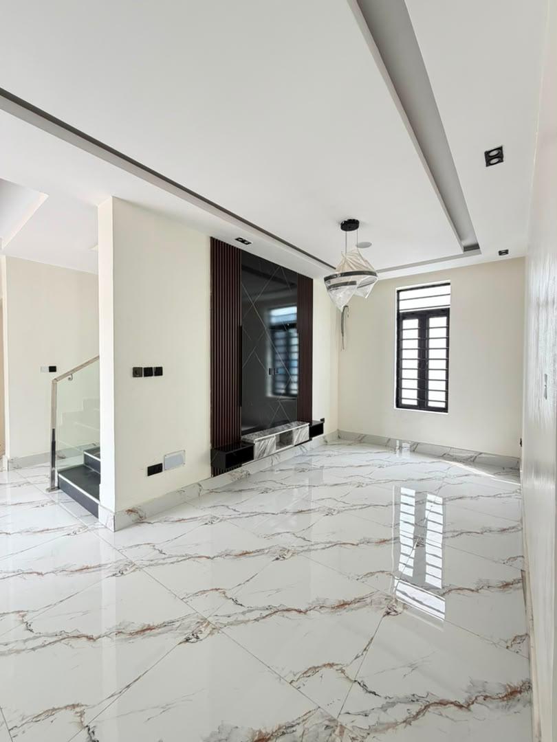 Contemporary 5-Bedroom Detached Residence with Cinema & Pool photo 10