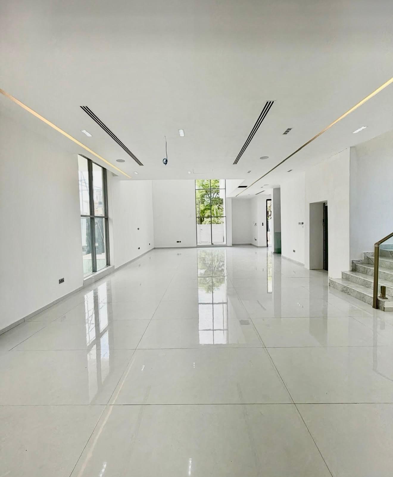 ULTRA-LUXURY 5 BEDROOM DETACHED RESIDENCE WITH ELEVATOR, CINEMA & ROOFTOP TERRACE photo 4