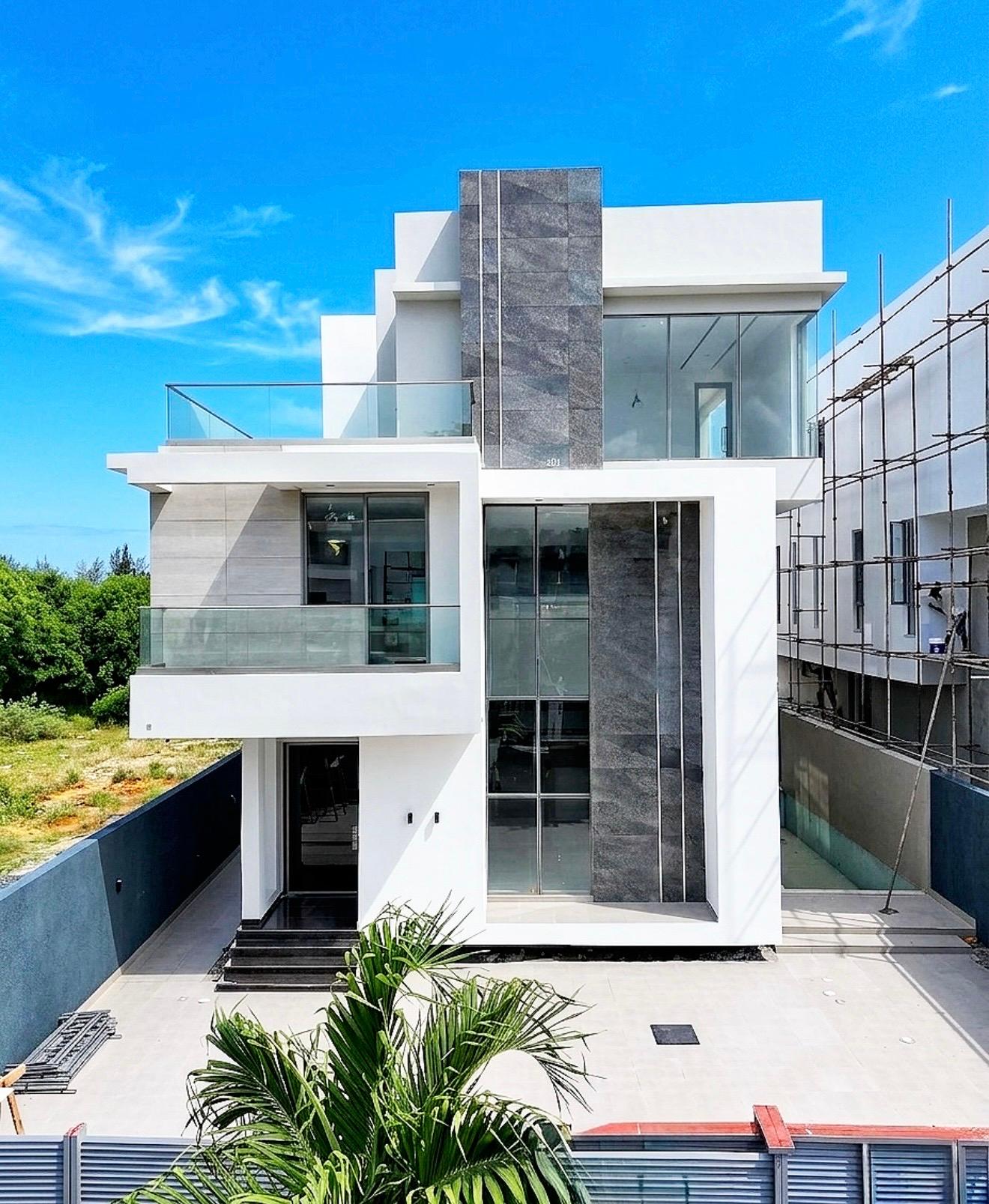 ULTRA-LUXURY 5 BEDROOM DETACHED RESIDENCE WITH ELEVATOR, CINEMA & ROOFTOP TERRACE