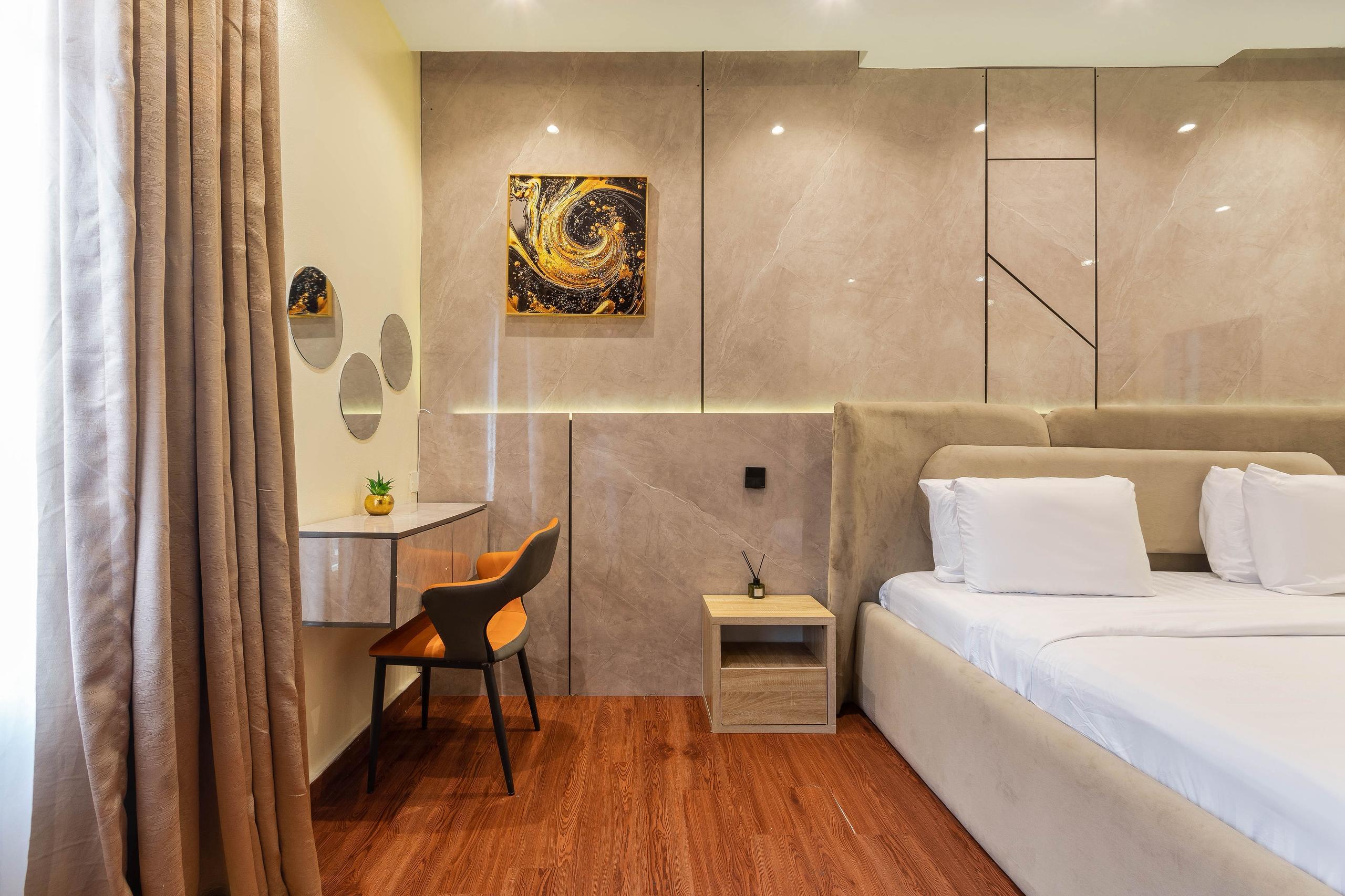 3 bedroom apartment with top notch amenities available for short/long stay.
photo 17