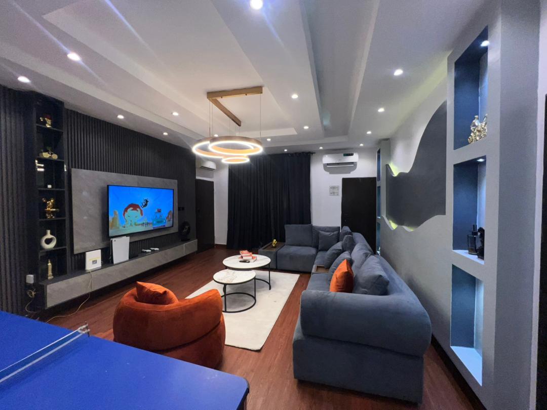 3 bedroom apartment with top notch amenities available for short/long stay.
photo 8