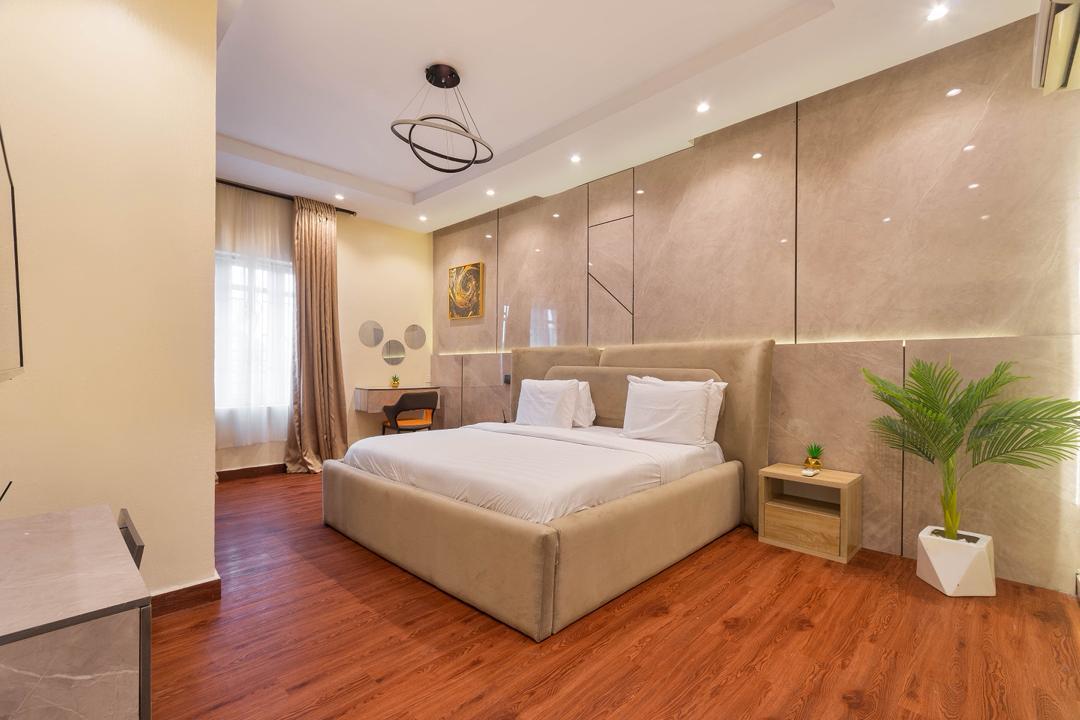 3 bedroom apartment with top notch amenities available for short/long stay.
photo 6