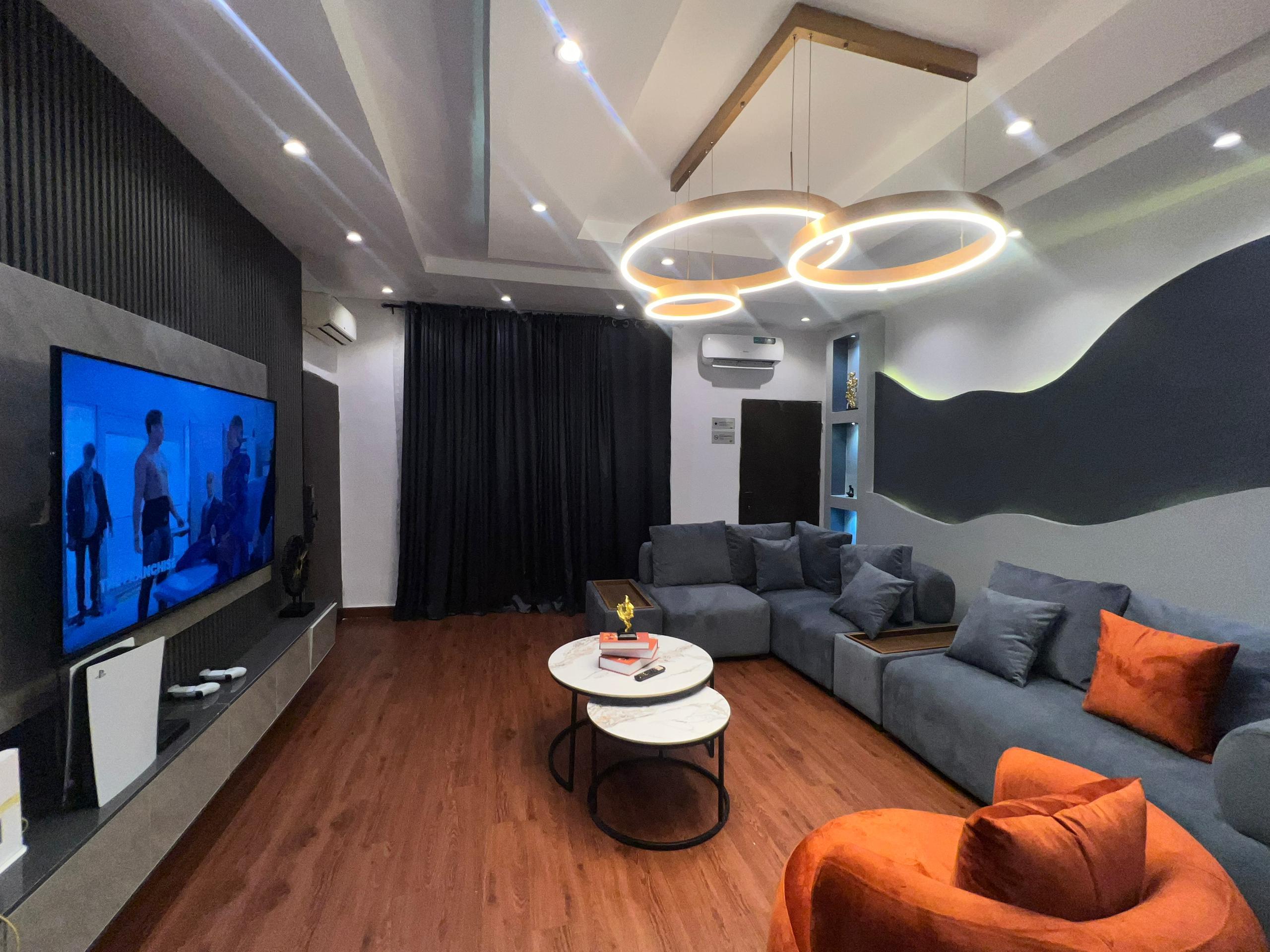 3 bedroom apartment with top notch amenities available for short/long stay.
photo 14