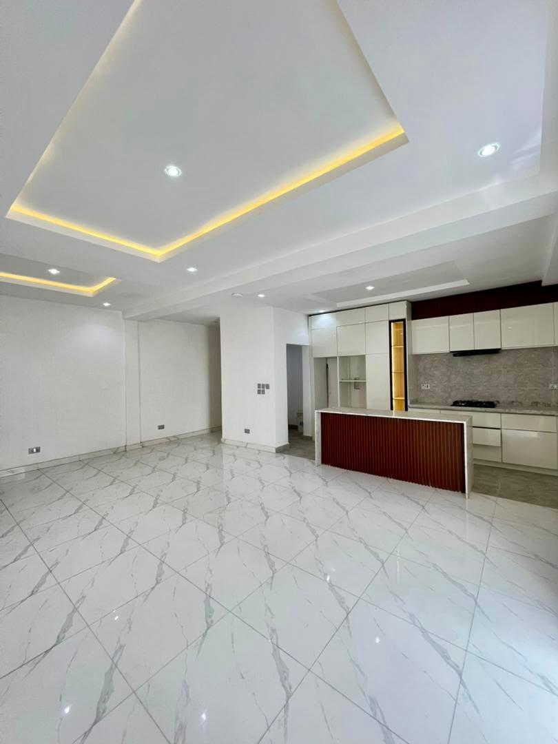Architecturally Designed 2 & 3 Bedroom Apartment photo 3