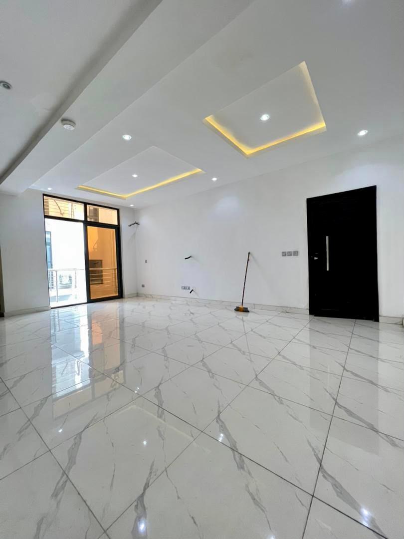 Architecturally Designed 2 & 3 Bedroom Apartment photo 5
