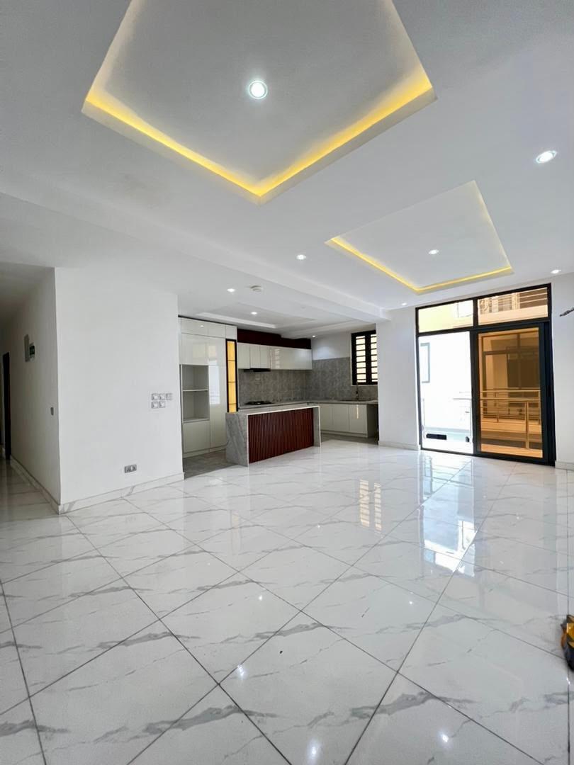 Architecturally Designed 2 & 3 Bedroom Apartment photo 4