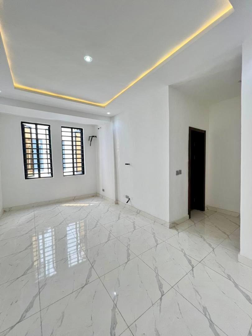 Architecturally Designed 2 & 3 Bedroom Apartment photo 9