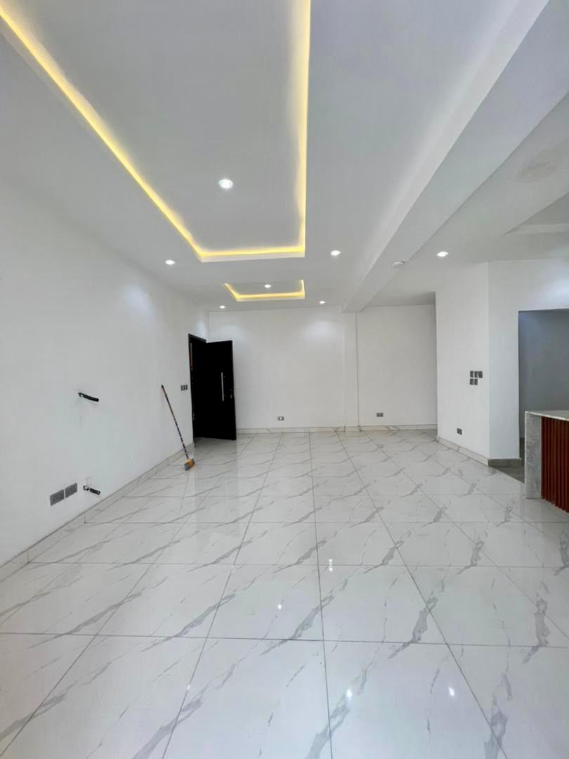 Architecturally Designed 2 & 3 Bedroom Apartment photo 6