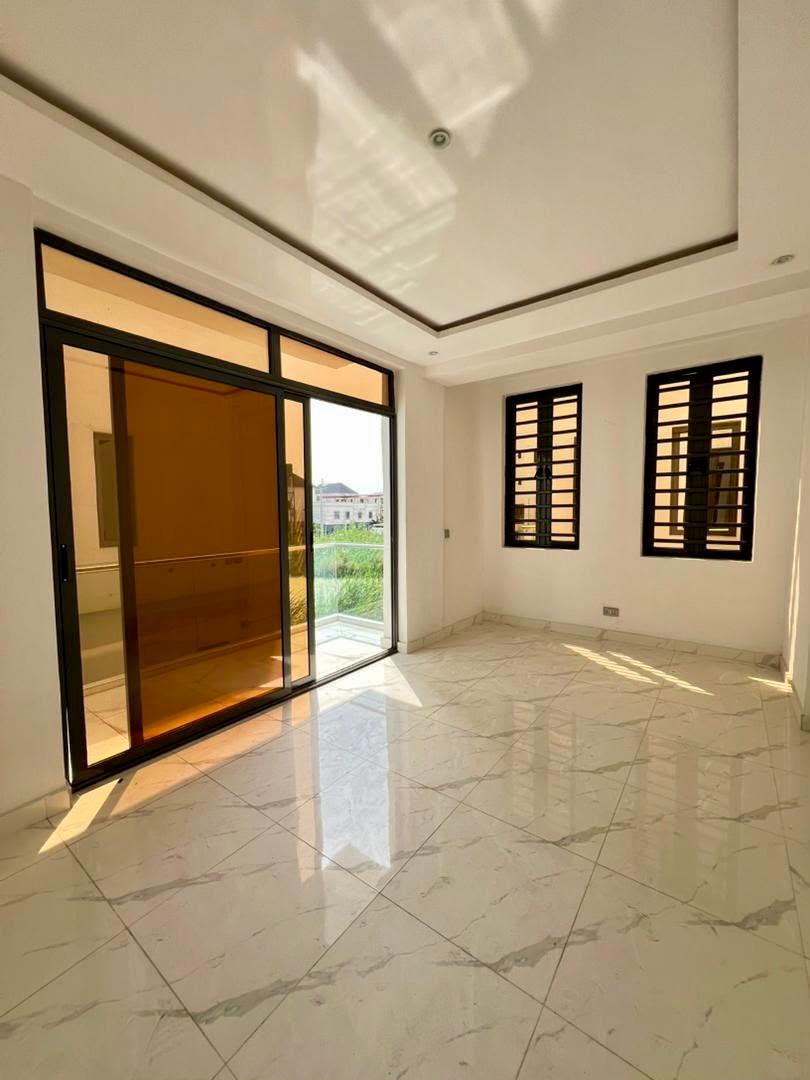 Architecturally Designed 2 & 3 Bedroom Apartment photo 10