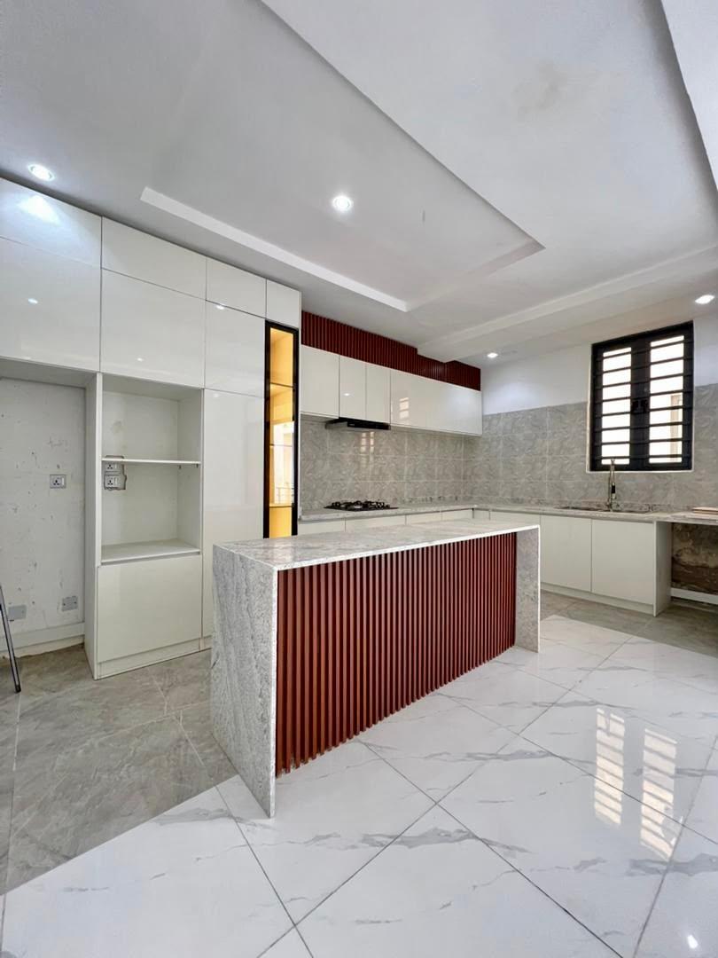 Architecturally Designed 2 & 3 Bedroom Apartment photo 2