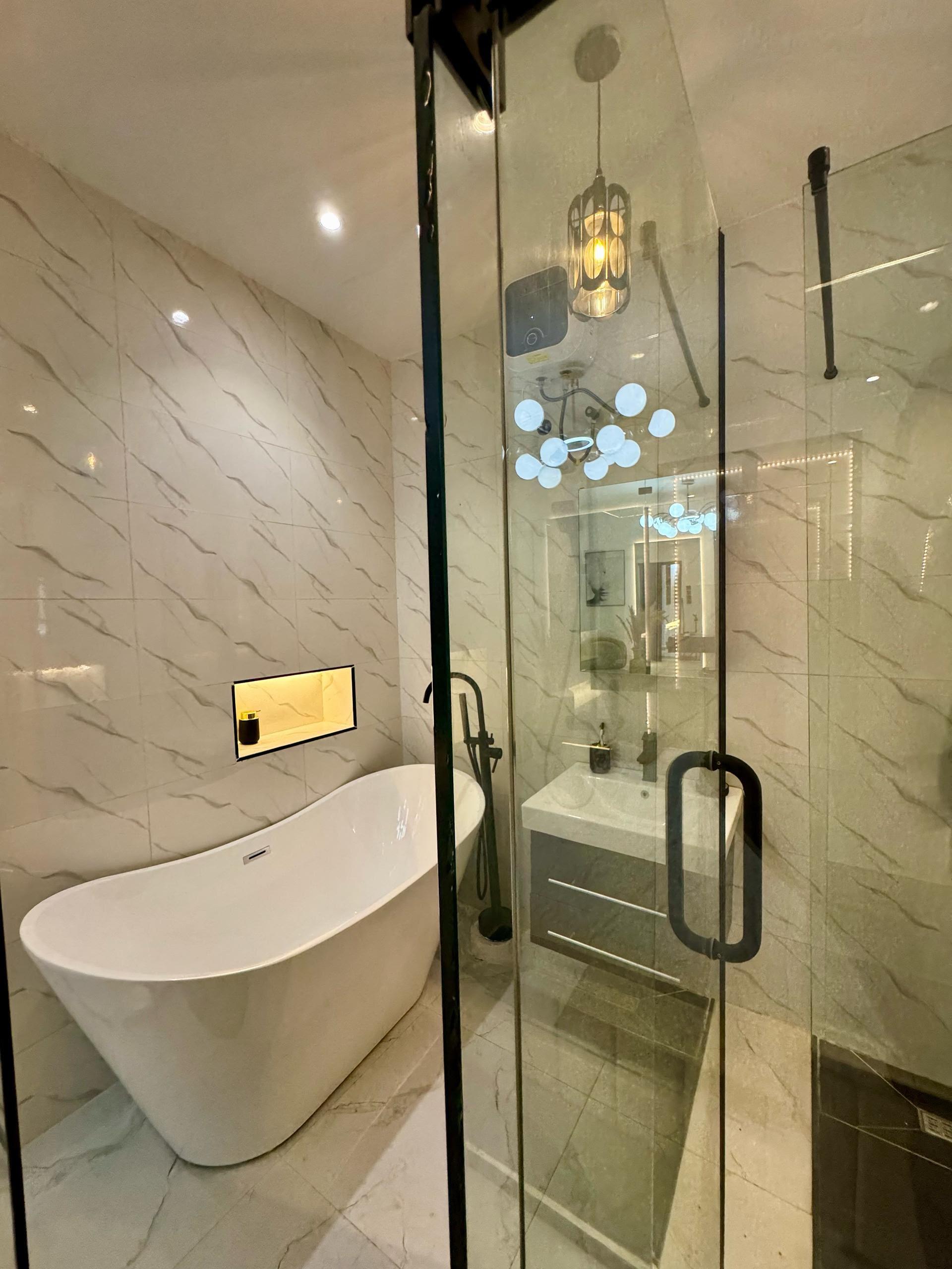 one bedroom apartment
Available from Today
📍Dej Apartments,freedom way lekki phase 1 with bathtub!!! photo 6