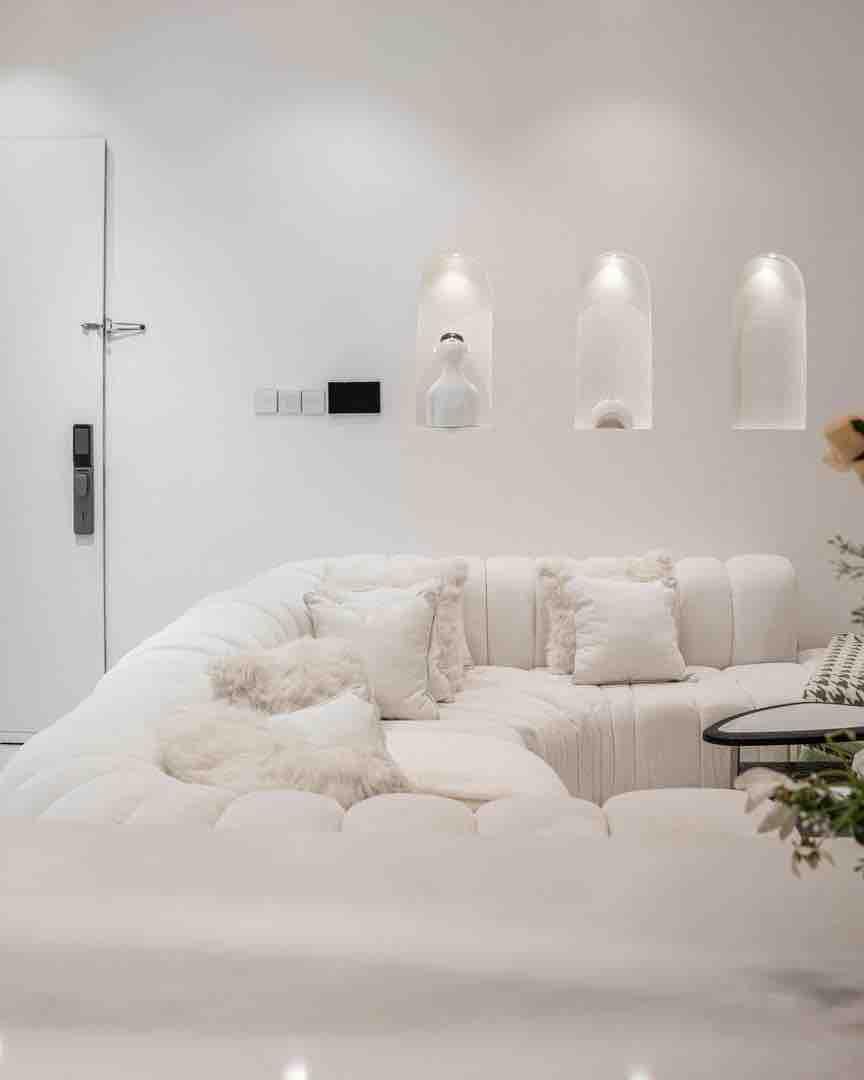 ALL WHITE 2 BED SMART HOME APARTMENT photo 18